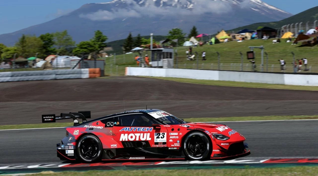 Nissan GT-R en competición Super GT 2024, pilotado por Ronnie Quintarelli.