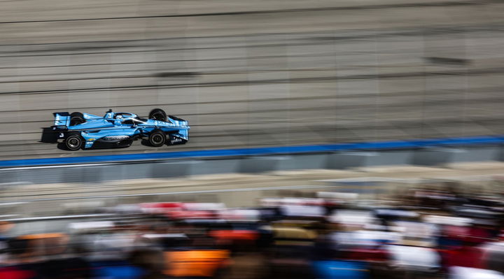 Scott McLaughlin al volante en Milwaukee, compitiendo por el título.