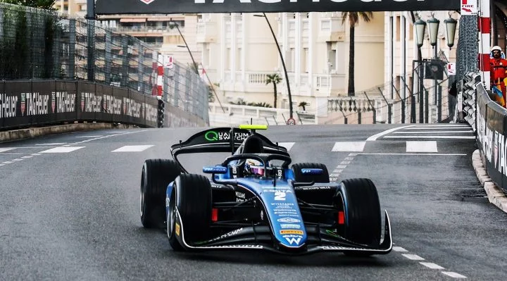 Zak O'Sullivan compitiendo en las calles de Mónaco, Fórmula 2, 2024.