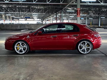 El Alfa Romeo Brera en su máximo esplendor, estética y diseño italiano.