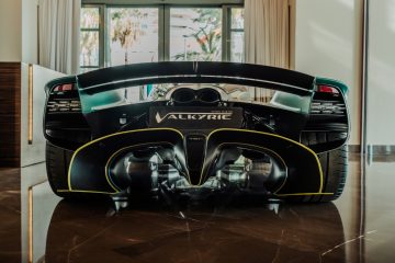 Vista trasera del Aston Martin Valkyrie de Fernando Alonso.