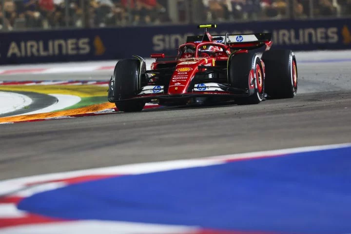 Monoplaza en acción durante el GP de Singapur