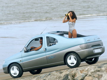 Citroën Berlingo con sistema de carga abierto y sillas de playa