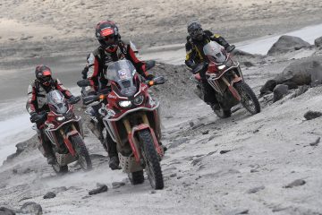 La CRF1100L Africa Twin enfrenta terrenos áridos con destreza.