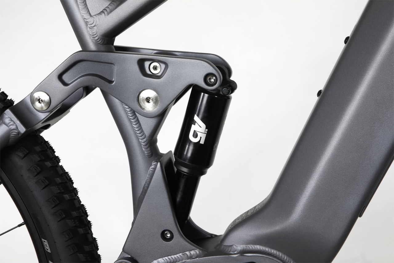 Detalle de la suspensión de la ebike MTB doble