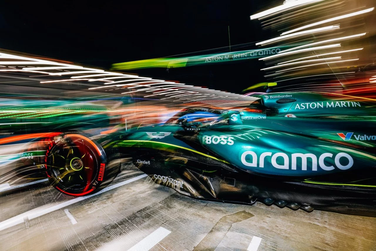 Fernando Alonso compite en el nocturno GP de Singapur