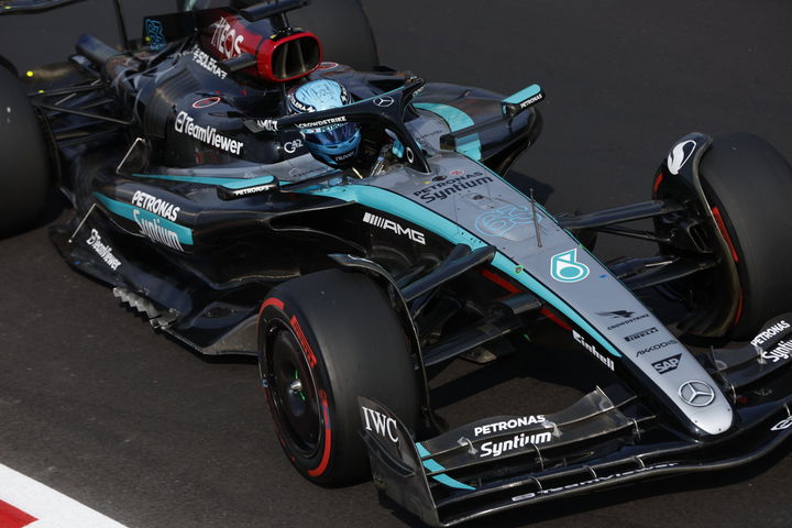 Mercedes W13 en acción durante el GP Italia 2024, con George Russell al volante.