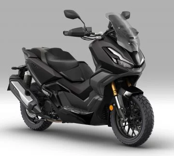 Vista lateral Honda ADV 350, muestra diseño versátil y robusto, ideal para carnet A2.