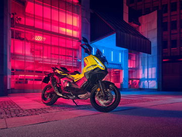 Vanguardista Honda X-ADV 2025, fusión única de SUV y todoterreno.