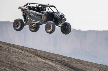 Un 4x4 desafía la gravedad con un salto espectacular