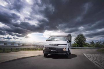 Iveco eMoovy muestra su elegante diseño frontal y línea lateral.