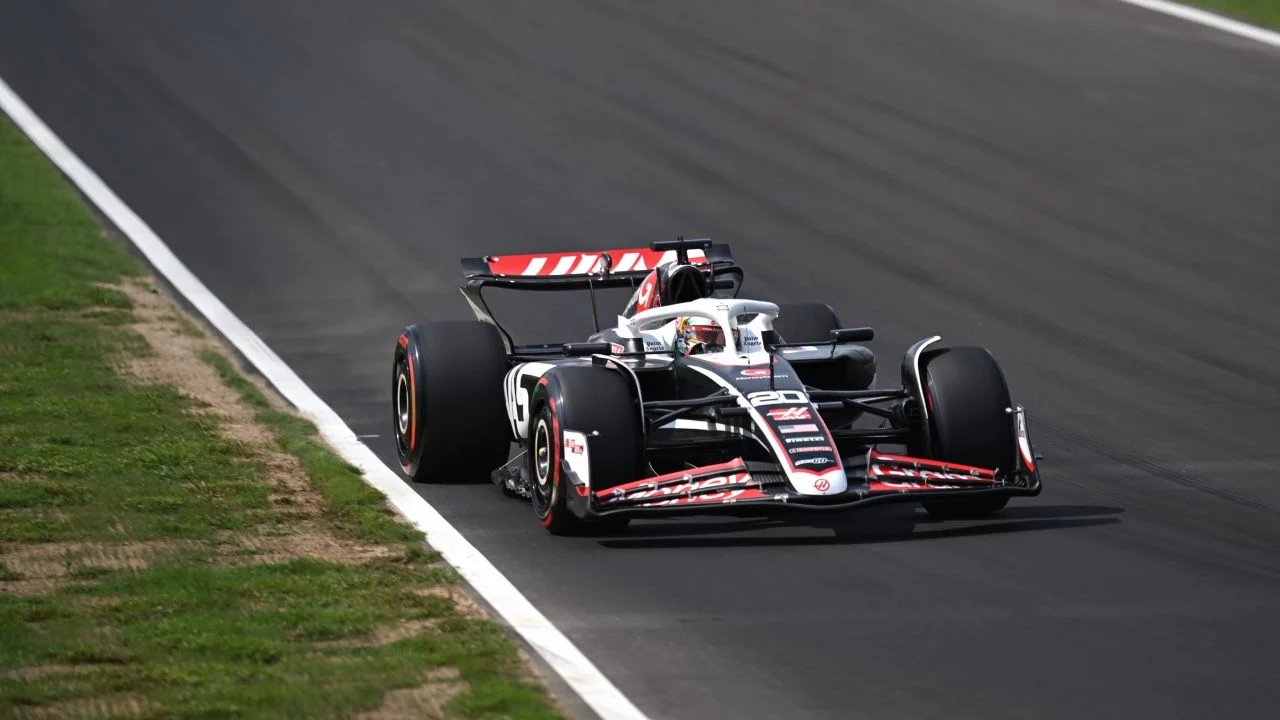 El Haas F1 de Kevin Magnussen en acción durante la temporada 2024.