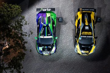 Vista aérea de dos Lamborghini exclusivos en Pebble Beach.