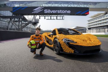 Réplica a escala real del McLaren P1 construida con piezas de LEGO.