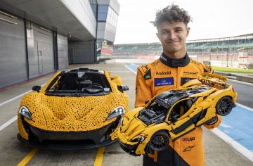 Réplica a escala real del McLaren P1 construida con piezas LEGO