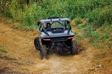 Lexus ROV superando obstáculos con su motor H2 en condiciones 4x4.