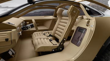 Interior Maybach muestra asientos de cuero con acabados de primera.