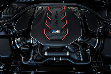 Vista del impresionante motor BMW M Power, corazón de las prestaciones deportivas.