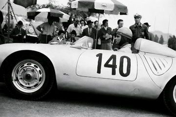 Vista lateral de un Porsche 550, clásico de competición valorado en millones.