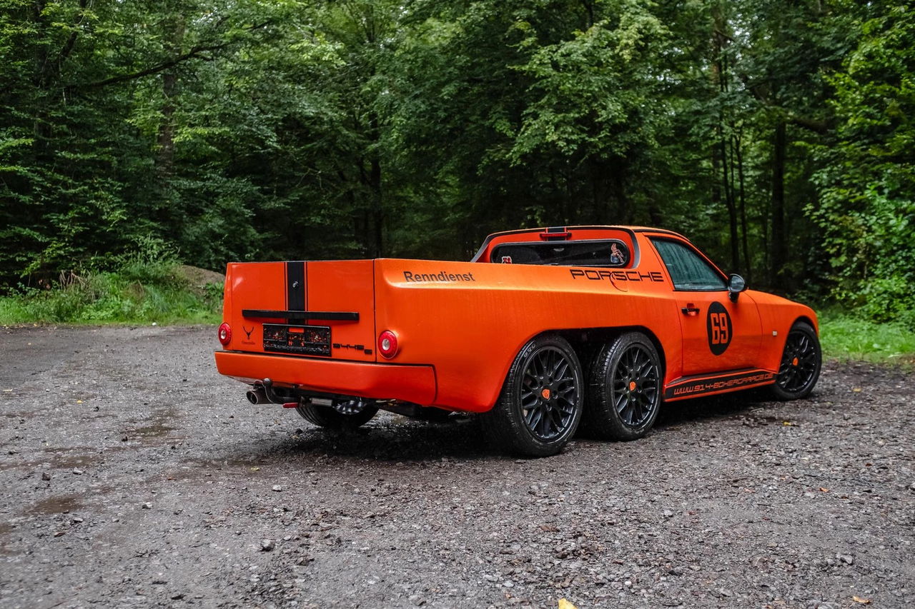 Prototipo Porsche 6x6 con configuración pick-up. Diseño exclusivo y deportivo.