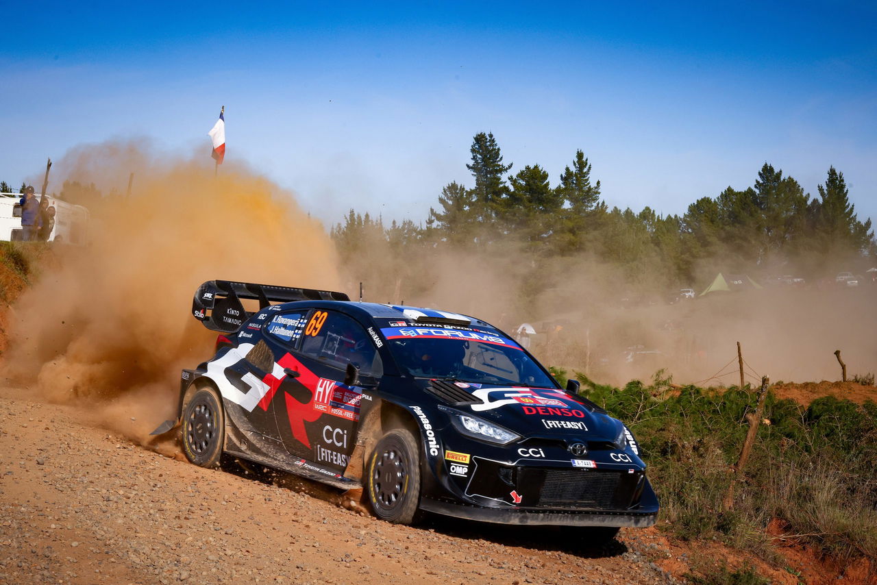 Toyota Yaris WRC en pleno vuelo durante Rally de Chile 2024