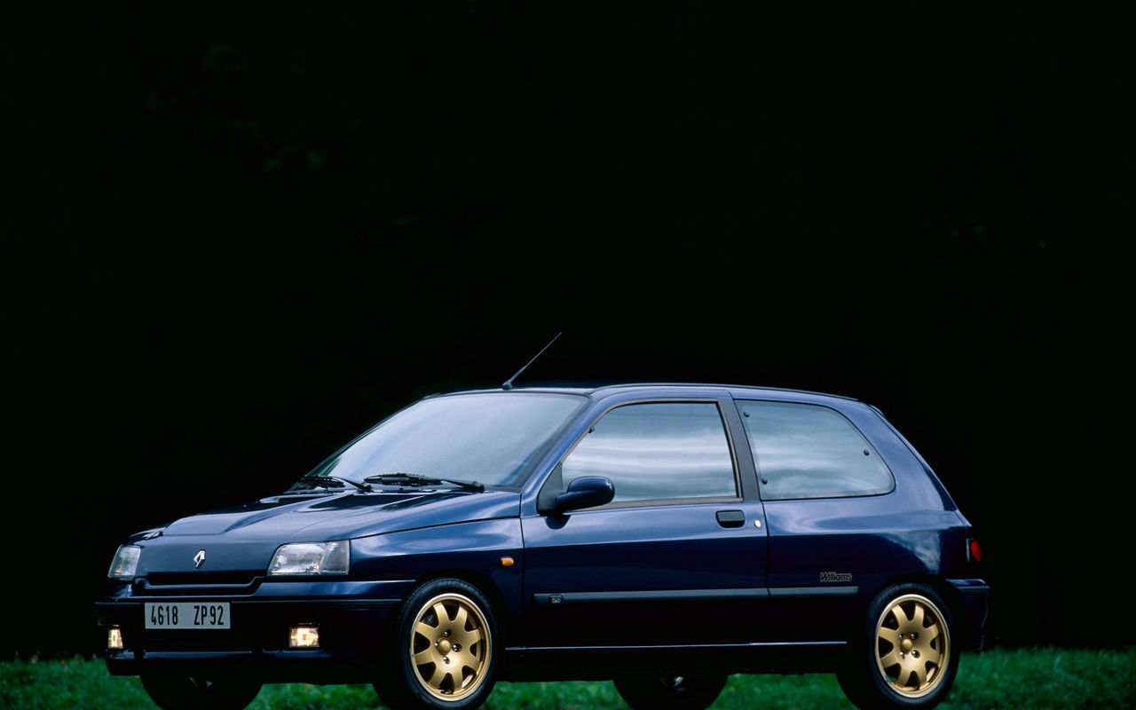 Clásico deportivo Renault Clio Williams en vista lateral