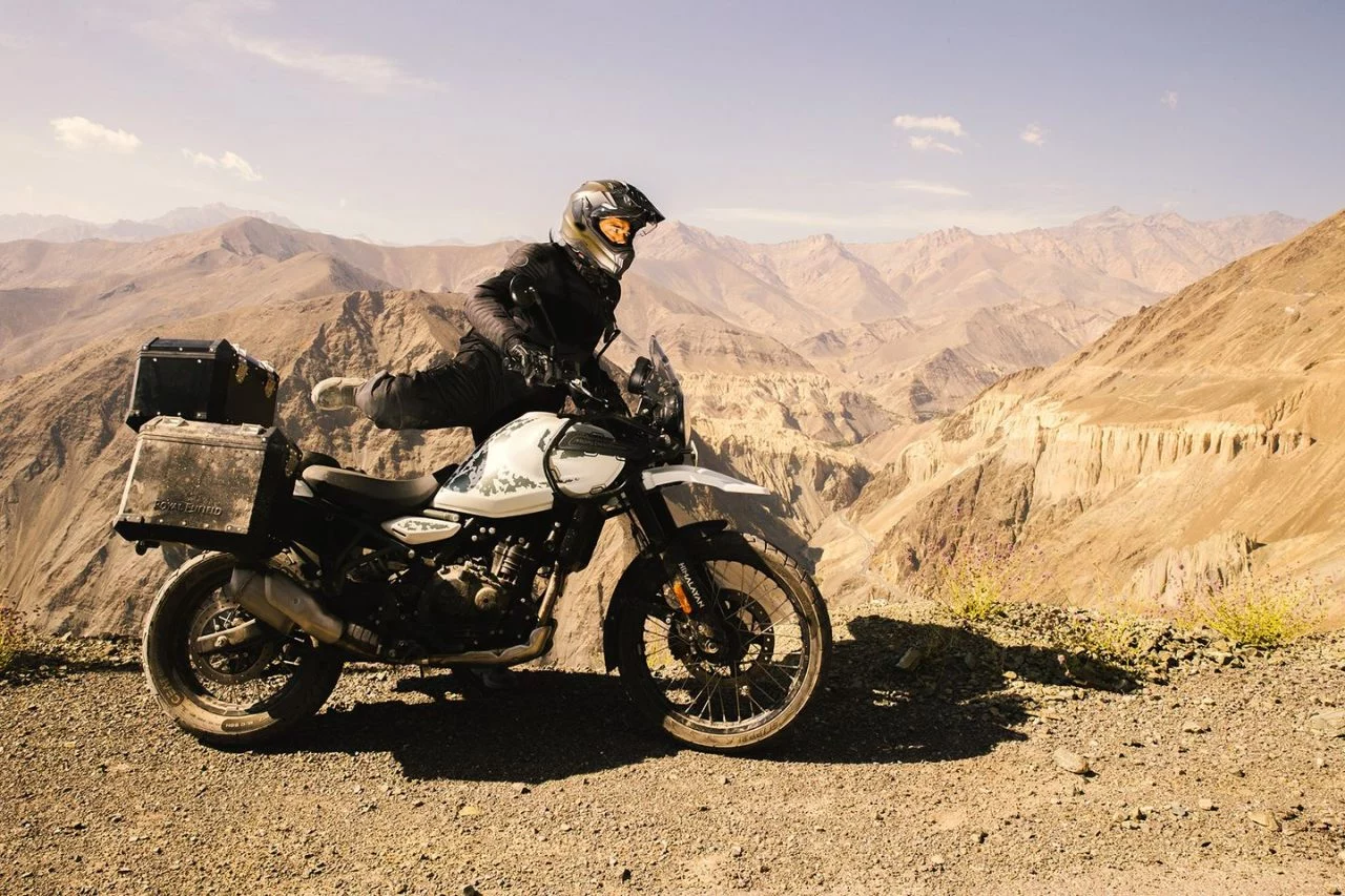 La Royal Enfield Himalayan 450, robustez e innovación para terrenos exigentes.