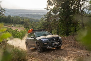 El SEAT Ateca en acción, demostrando su capacidad todo terreno en un raid africano