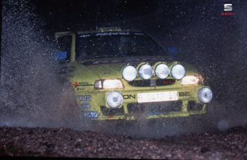 SEAT Ibiza Kit Car dominando el terreno en competición de rally