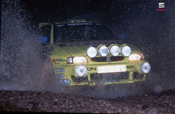 SEAT Ibiza Kit Car dominando el terreno en competición de rally