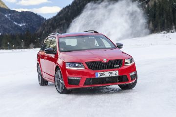 Vista dinámica del Octavia RS TDI mostrando su deportividad