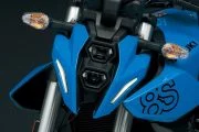 Detalles agresivos del faro LED de la GSX-8S 2024.