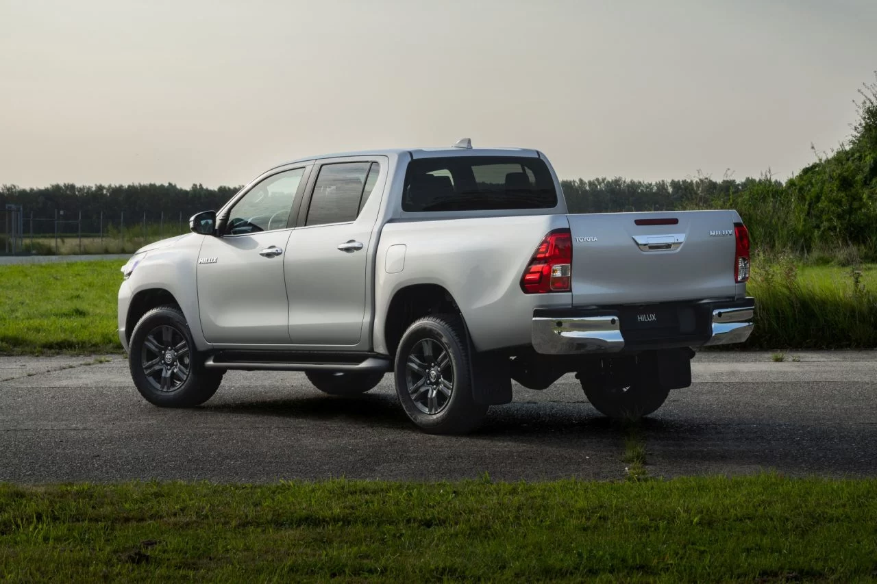 Toyota Hilux Hybrid, mejora en motor e indestructible en 4x4.