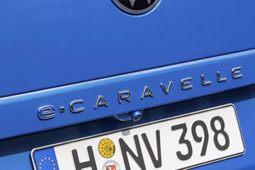 Detalle distintivo Volkswagen Caravelle T7.