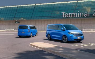 Vista dinámica de la Transporter T7 de Volkswagen en acción