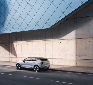 Nueva apuesta de Volvo en SUV compactos eléctricos, diseño moderno y limpio.