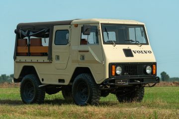 Volvo robusto, 4x4, con diseño angular típico de vehículos todoterreno.