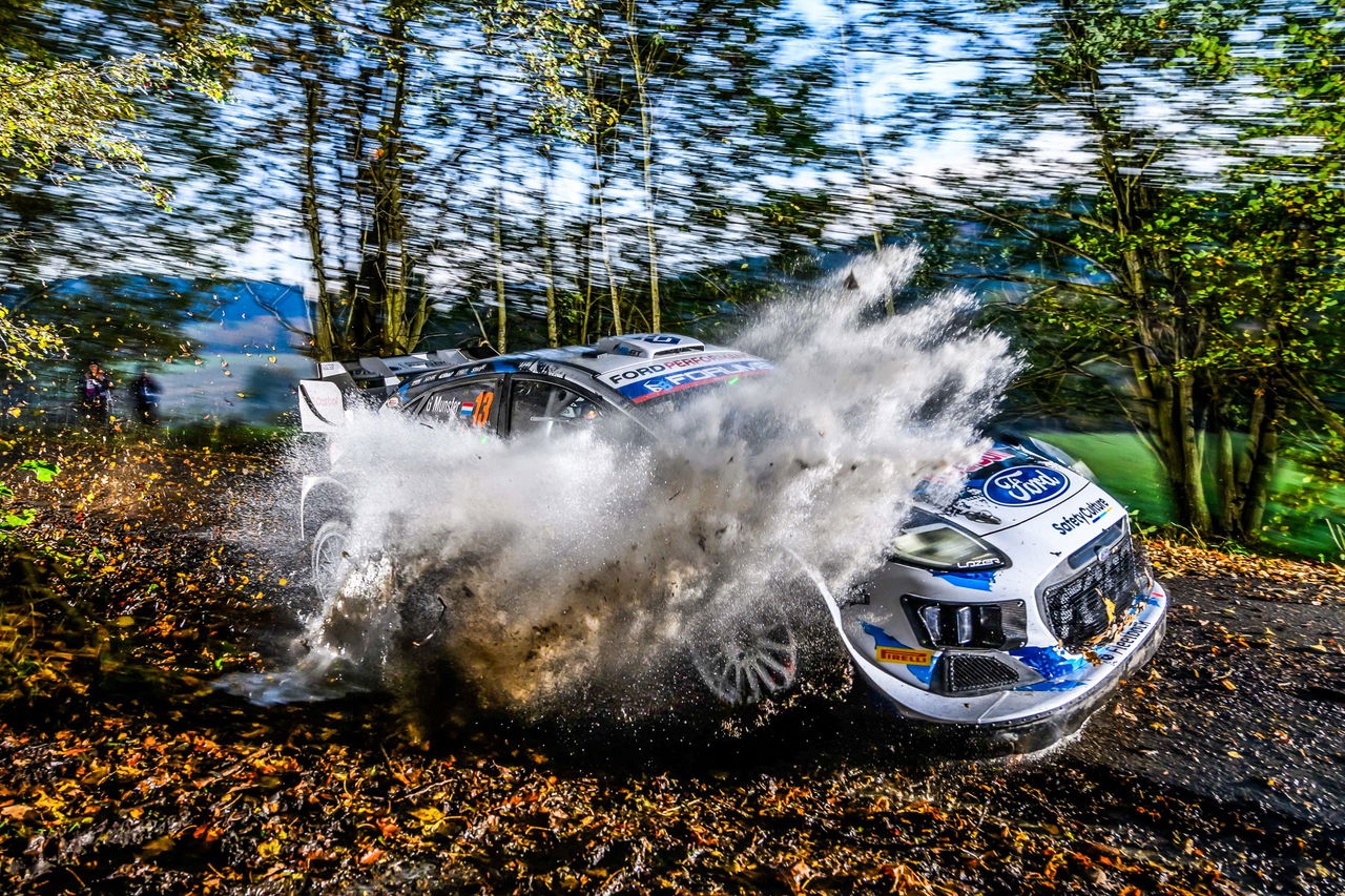 Ford Fiesta WRC desafía elementos en Rally Centroeuropa