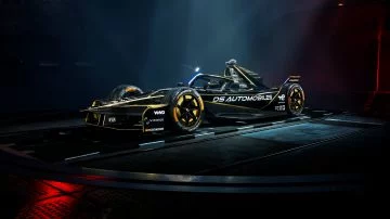 Visión lateral del DS E-TENSE FE25 en la nueva generación de Formula E