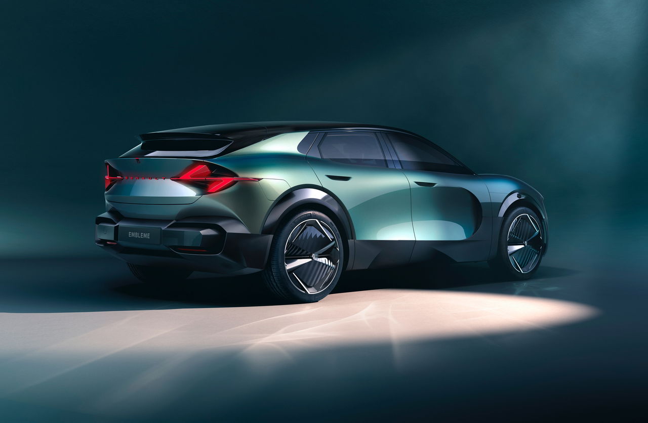 Renault Emblème, visión trasera lateral en un halo de luz, diseño futurista.