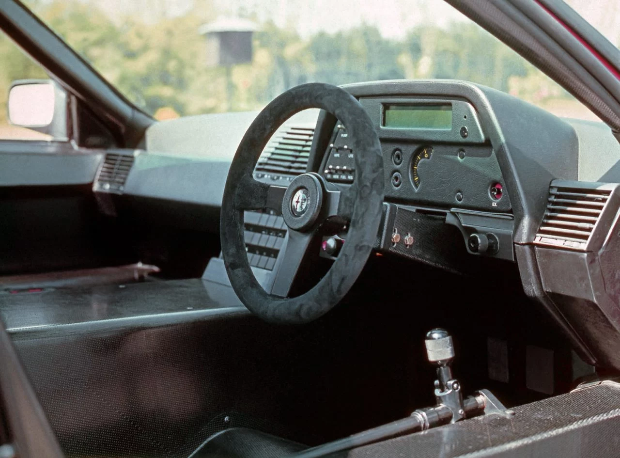 Vista del habitáculo deportivo del Alfa Romeo 164 Pro-Car.