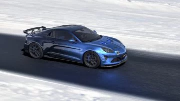 Vista lateral del Alpine A110 R Ultime, un deportivo con líneas elegantes y aerodinámicas.