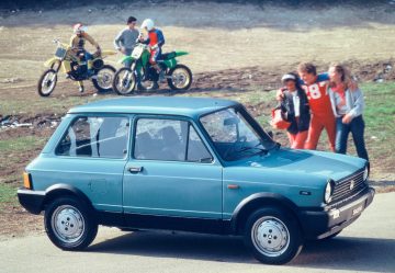 Vista lateral del clásico Autobianchi A112 Junior en su séptima serie.