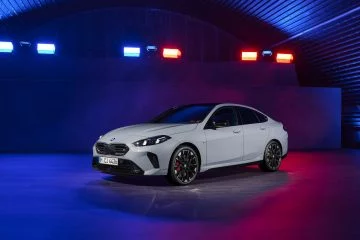 Perfil elegante del BMW Serie 2 Gran Coupé con diseño anti-SUV y bajo consumo.