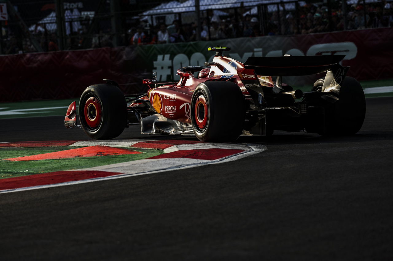 Carlos Sainz domina los libres en México con su monoplaza.