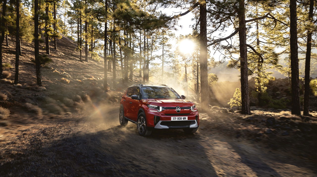 SUV Citroën C3 Aircross en entorno natural, mostrando versatilidad.