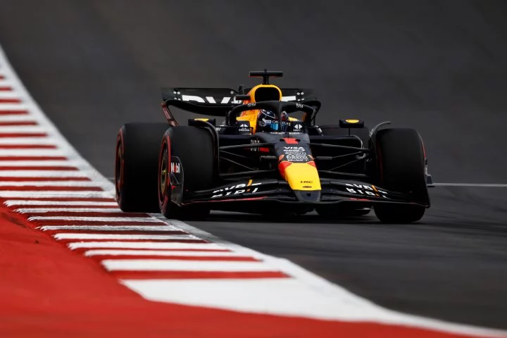 Verstappen domina en la clasificación con un impresionante giro