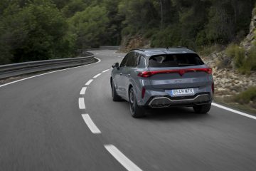 Vista dinámica del CUPRA Terramar 2024 en carretera