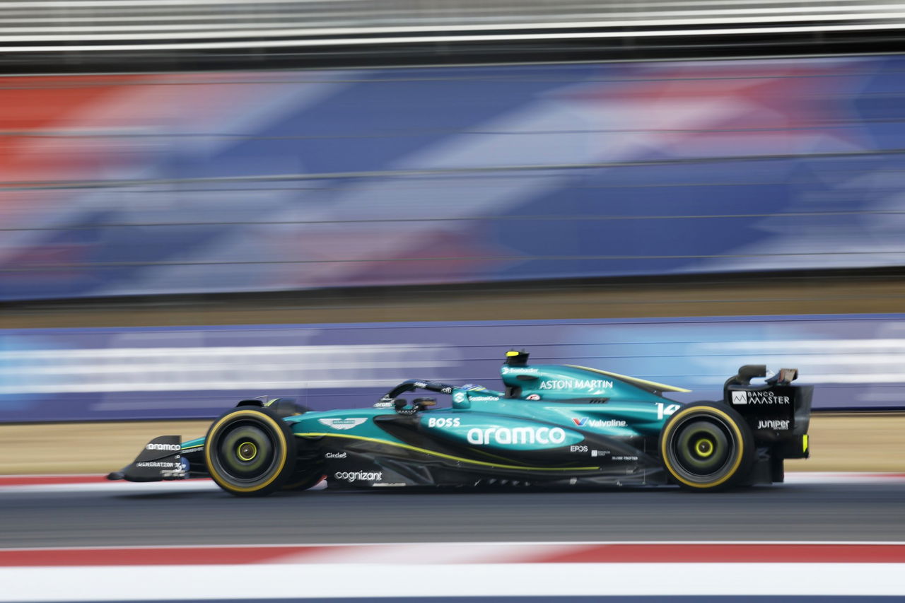 Un F1 de Aston Martin en acción durante la clasificación en Austin.