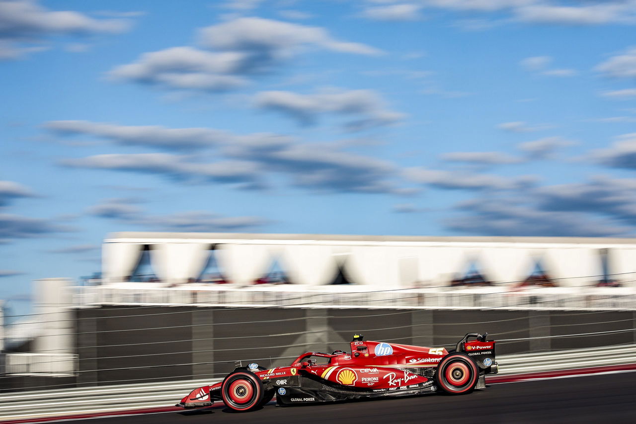 Sainz al volante del Ferrari SF21 en la clasificación de Austin